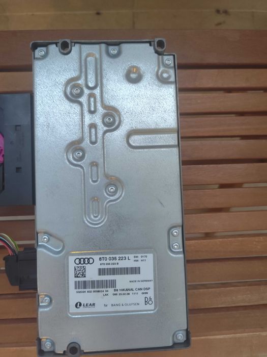 Усилвател за Ауди B&O със субуфер към него оригинален .