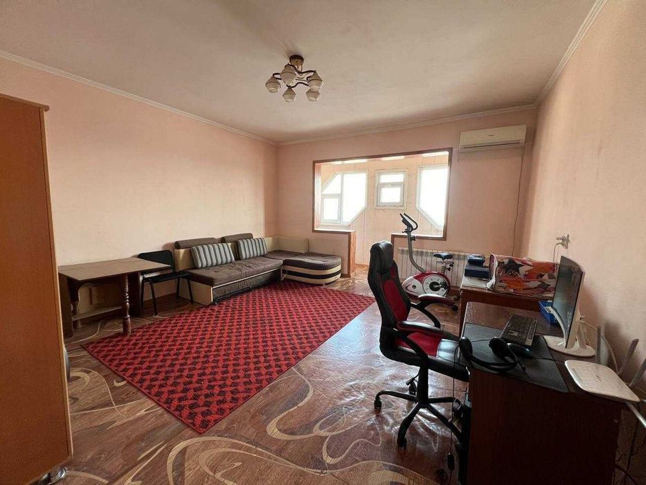 СРОЧНО !! Продаётся квартира в Яшнабаде 3/9/9 ( 75 кв/м ) Дворетц