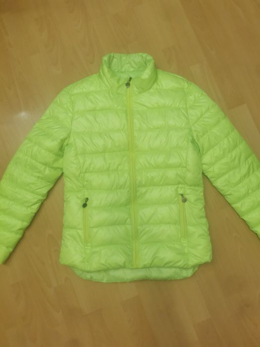 Продавам зелено електриково мъжко яке