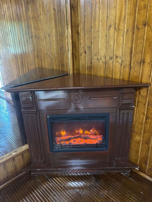 Semineu electric de colț, 2 kw, impecabil.