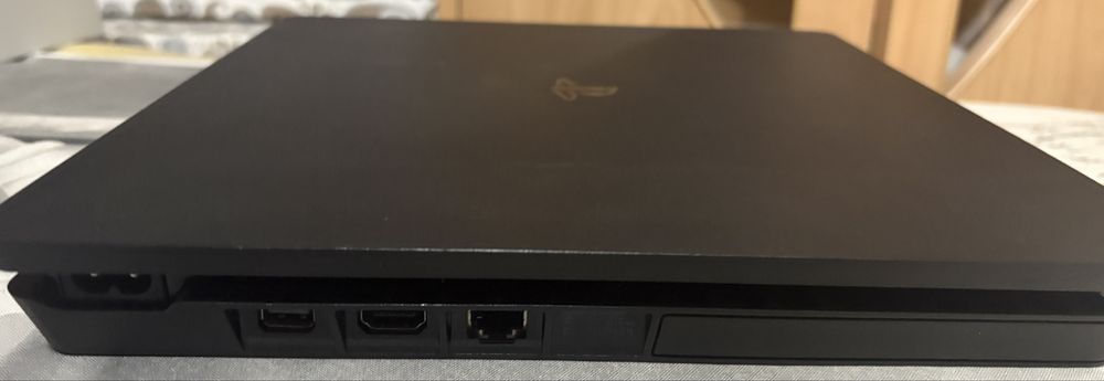 Продам PS4 SLIM 500 GB