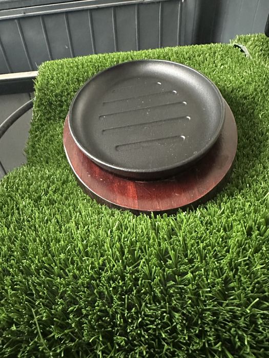 Iskandar kabob va sachtava idish sotiladi