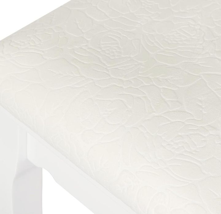 Кадифена табуретка за пиано с масивно дървени крачета