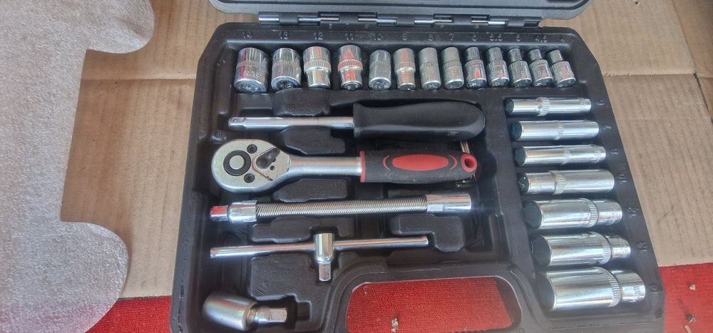 Продам набор ключей.