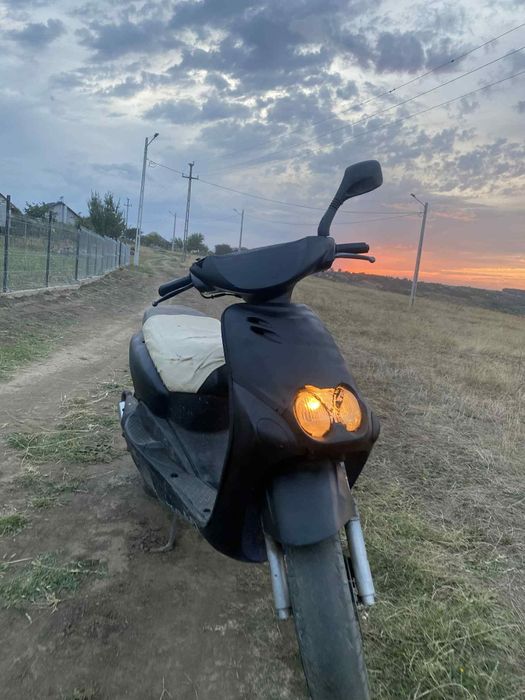 Vând scuter 80cc în 2 T