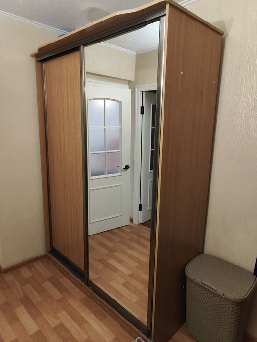Продам шкаф купе с зеркалом
