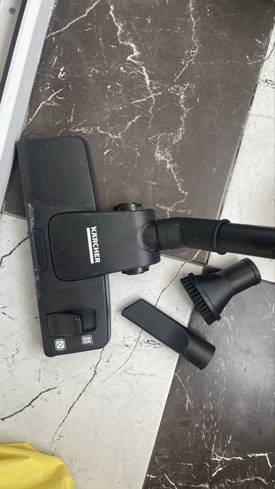 Пылесос Karcher и пароочиститель Deerma