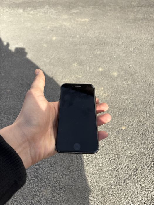 Продам айфон 8 б/у