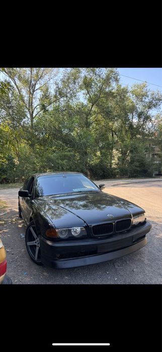 Бампер передний бмв Е38 пороги бмв 38