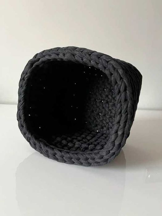 Coș de depozitare croșetat, lucrat manual