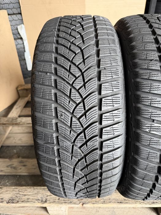 2 anvelope iarna 215/55/17 , GoodYear , 7.3 mm , DOT 4021 !