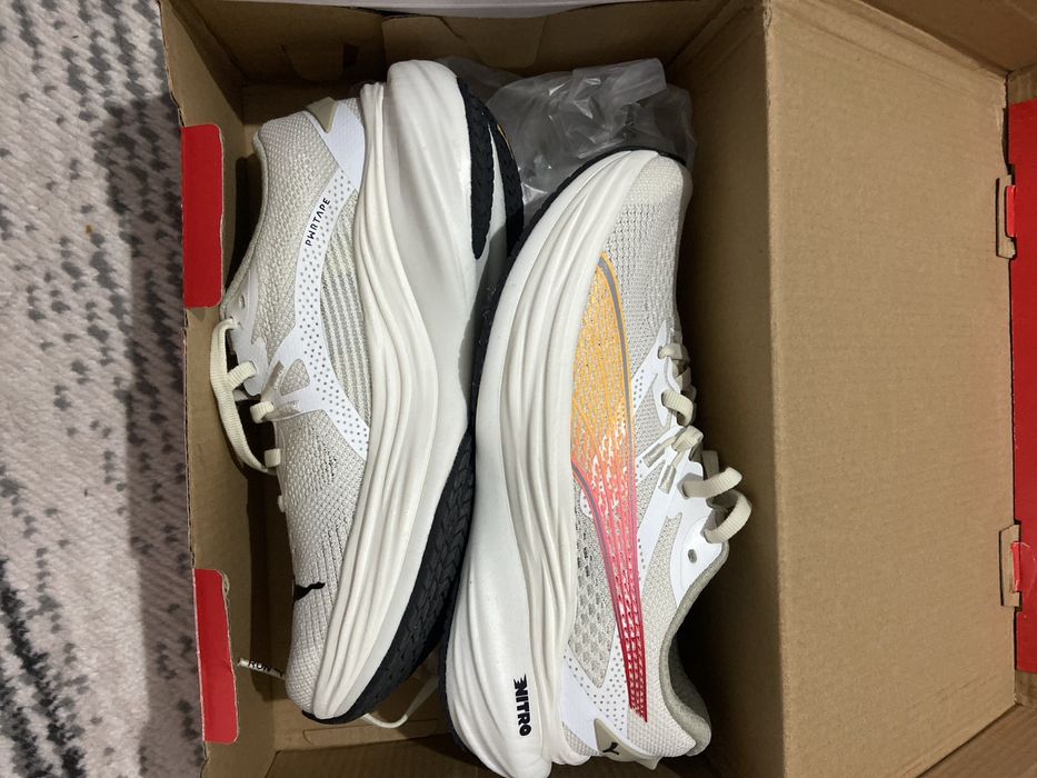 Продам спортивные кроссовки