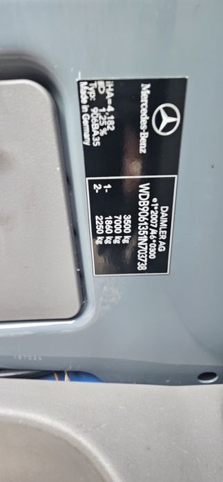 Mercedes sprinter autoplatforma 300.v6