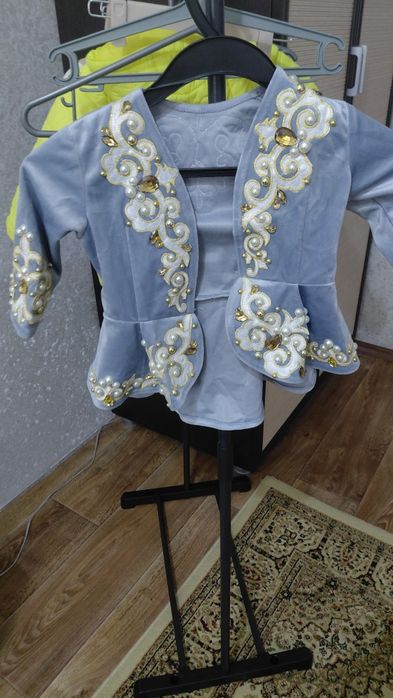 Продам красивое нарядное платья для девочки