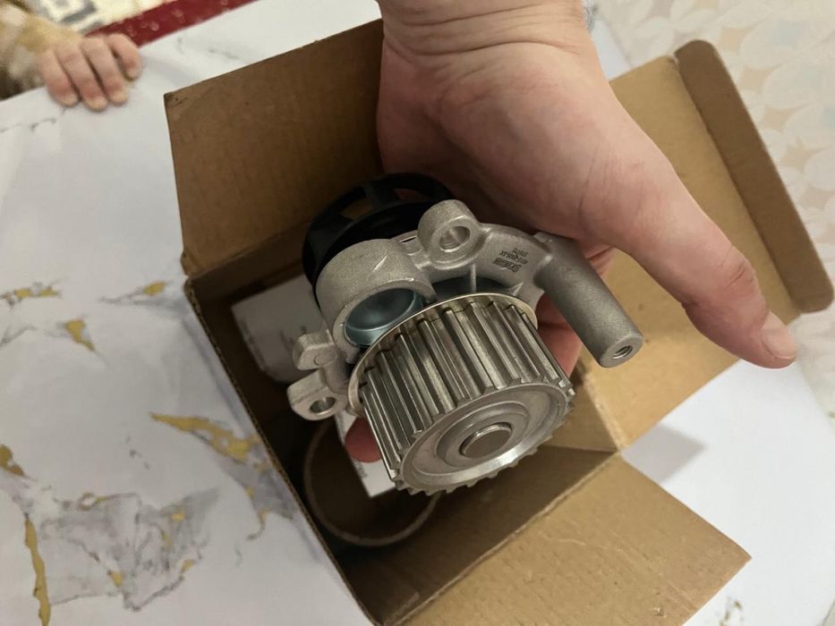 Продам помпу системы охлаждения новая