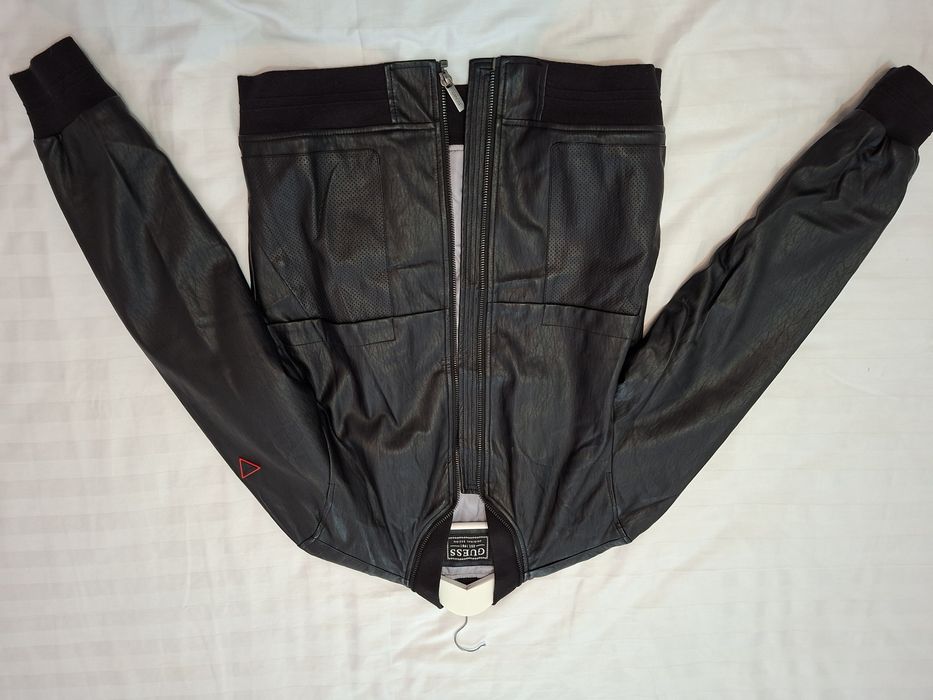 Geaca din piele guess originala