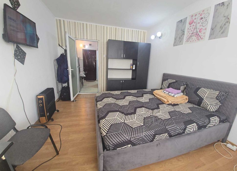 Proprietar vand  Garsoniera zona centrala Tribunal,etaj 1, recent renovata pret 42000 euro .