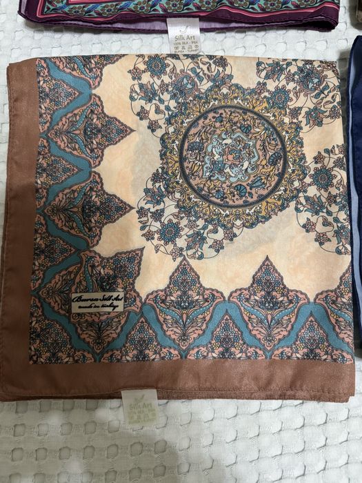 Платок размером 52 на 52 см