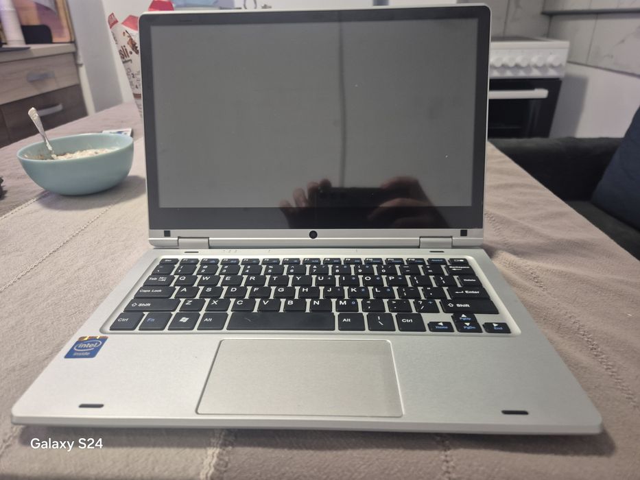 Лаптоп 10.1 инч с тъчскрийн