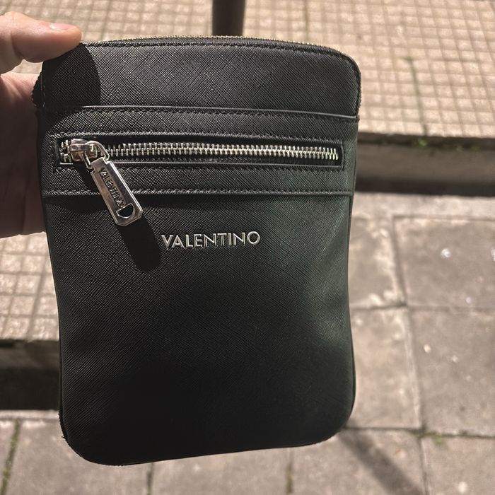 чанта valentino.
