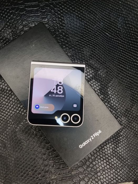 Samsung galaxy z flip 6 5G 12/256gb Snapdragon