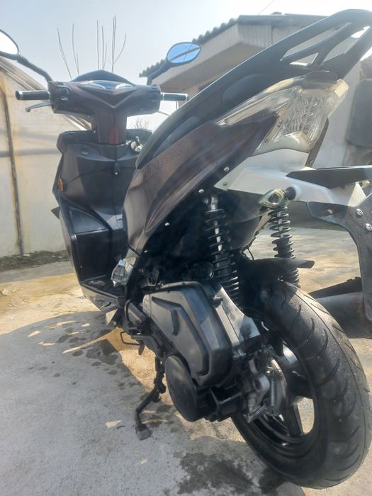 Benzinli Skuter sotiladi