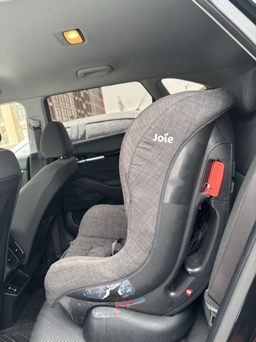 Автокресло Joie tilt