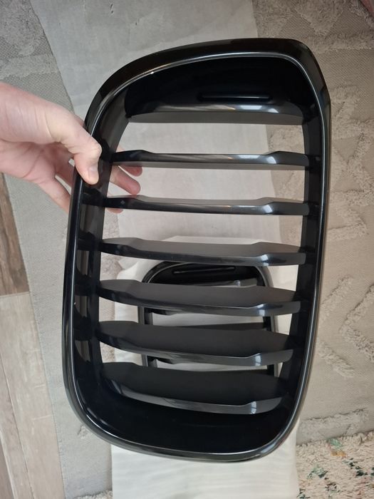 Grile negre BMW noi