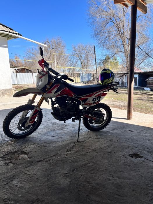 Это кроссовый/эндуро мотоцикл,