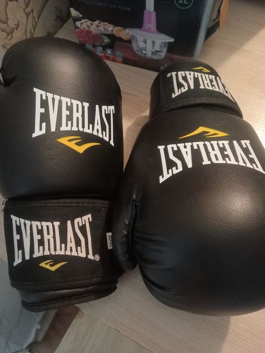 Боксерские перчатки
