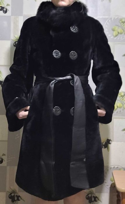 Продам шубу натуральную мутоновую