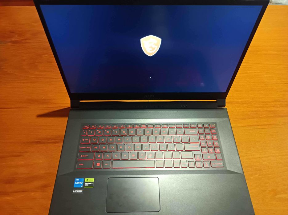 Геймърски лаптоп MSI Katana GF76 17.3" (i5 / RTX 3050 / 8GB / 512GB)