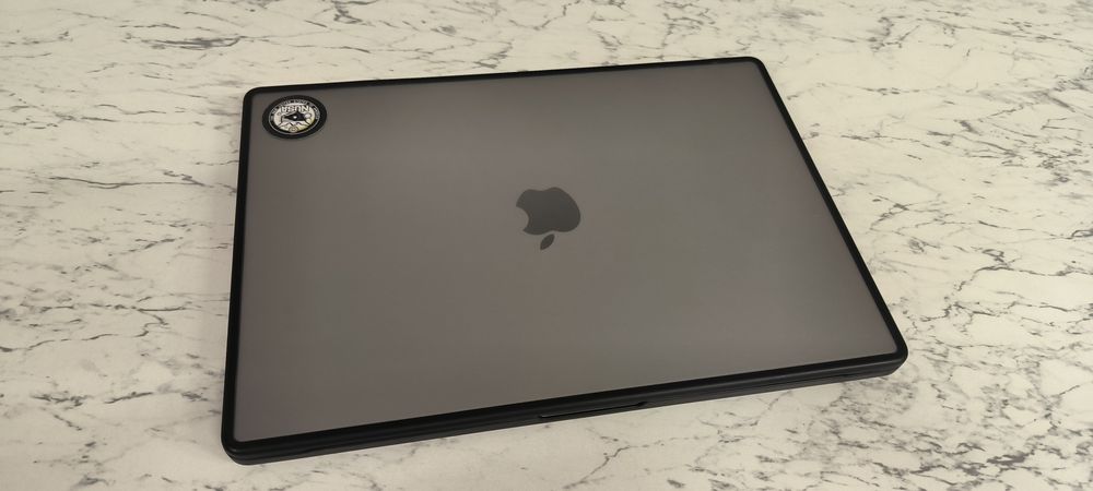 MacBook Pro 16" (2021) с чипом Apple M1 Pro.