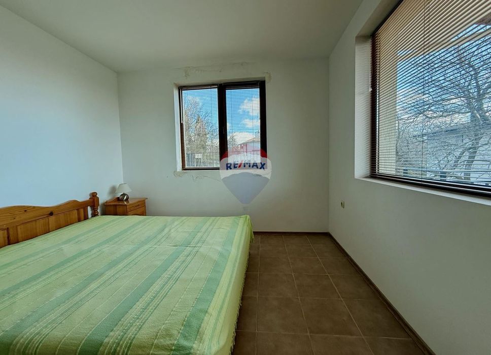 Апартамент с две спални и нескриваема морска гледка за продажба, гр.