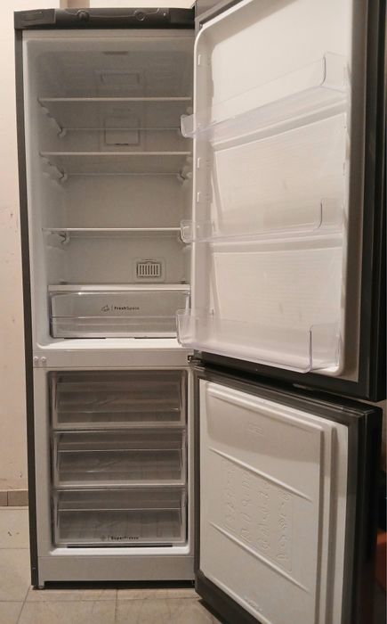 Продам холодильник indesit