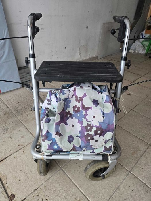 Проходилка за възрастни, ролатор