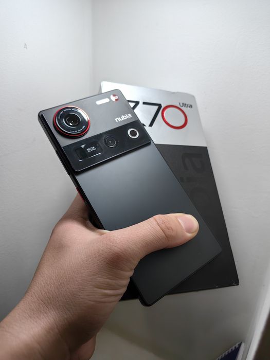 ZTE Nubia Z70 Ultra 12/256 Gb sotiladi