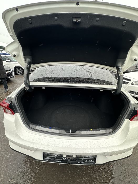 Kia K5 sotiladi 2023-yil 2L