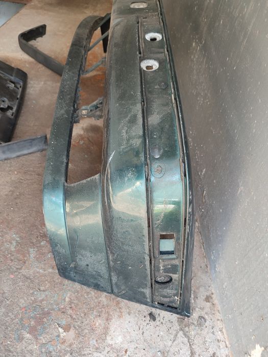 Передний бампер оригинал на БМВ Е34