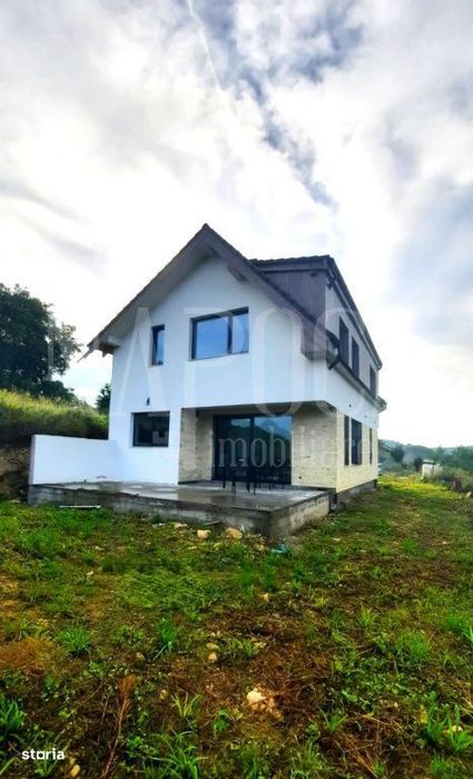 Casa 5 camere de vanzare in Salicea