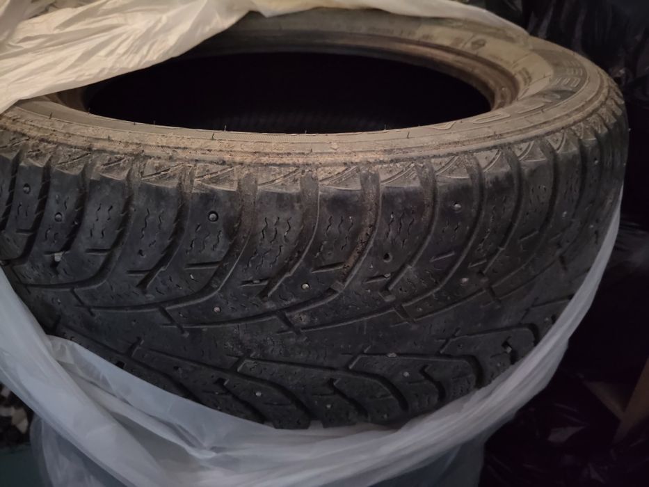 Продам Maxxis зимнию резину