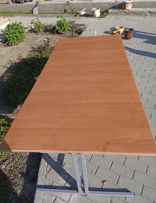 Продам стол новый