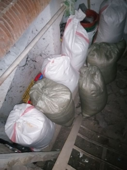 Два мешка опилок продам