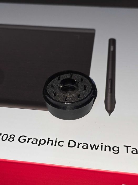 Продавам графичен таблет ugee m708 (Пълен комплект)