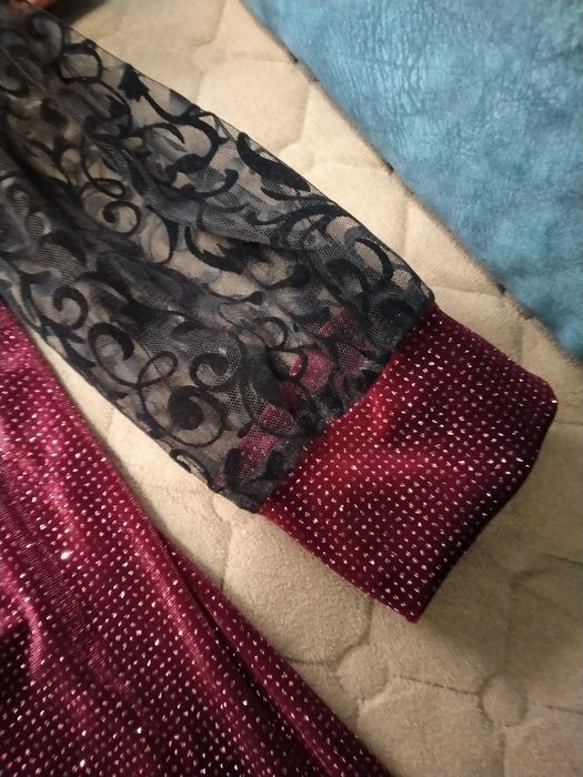 Продам платье новое блестящее