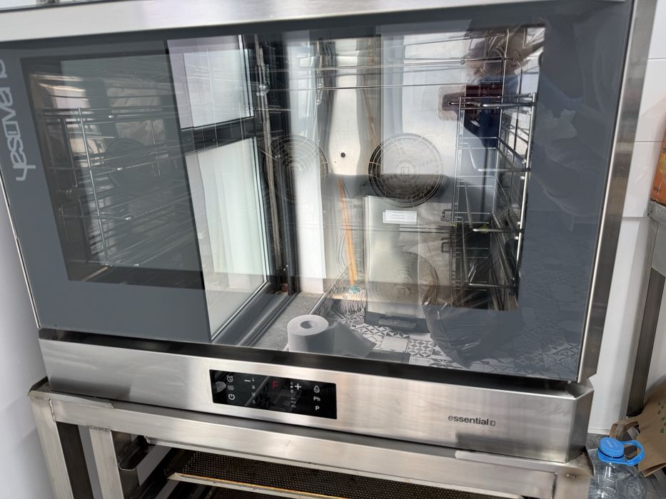 Cuptor YESOVENS digital patiserie si panificatie ca NOU  4 tavi