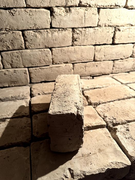 Глиняный саманный кирпич