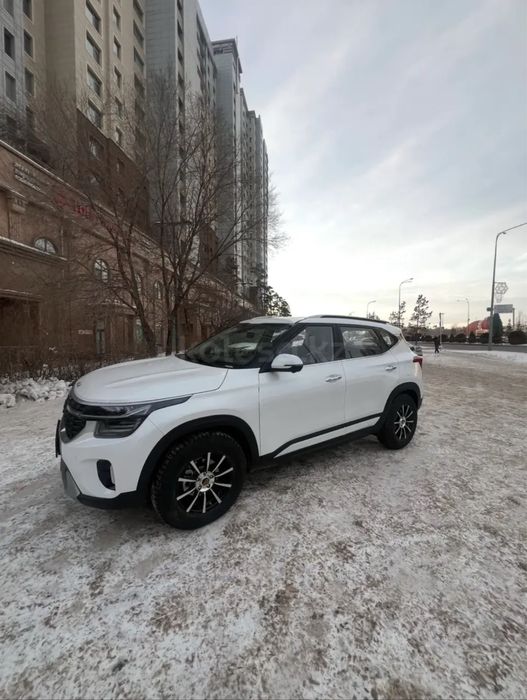 Машина Kia Seltos. 2024год