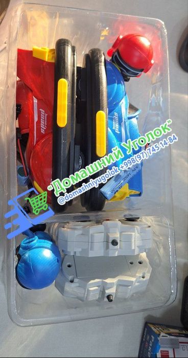 Игрушечные, боевые машинки. 2 штуки. При ударе водителя катапультирует