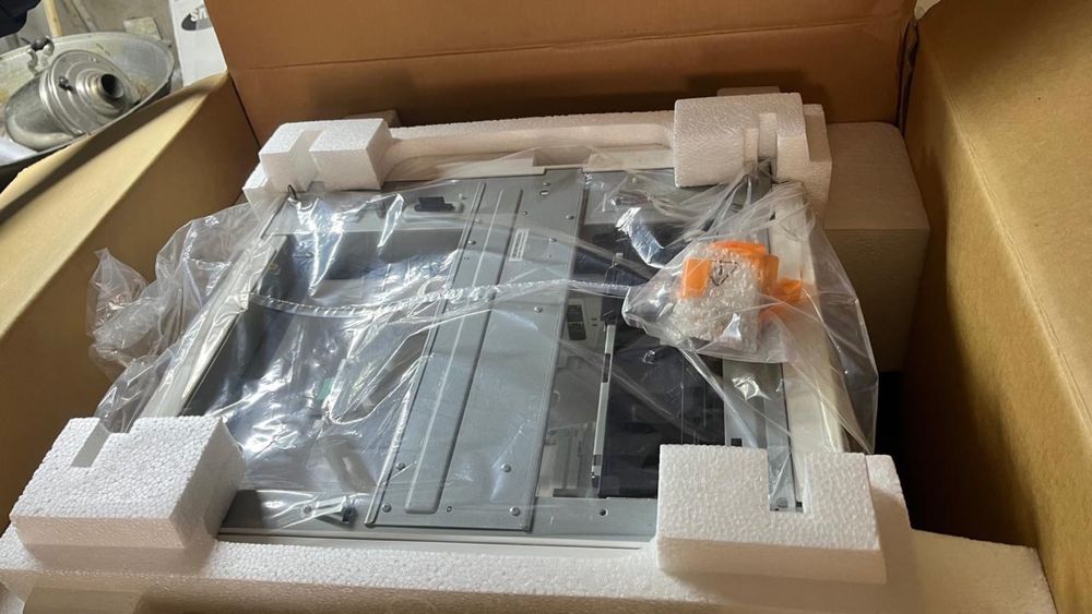 300000 тгНовый упакованный принтер xerox phaser 6700